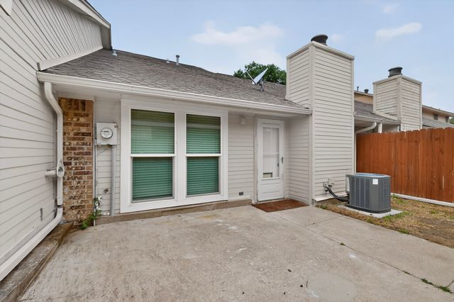 23 Gittiban Place, Pantego, TX 76013