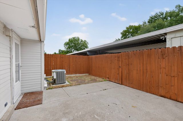 23 Gittiban Place, Pantego, TX 76013