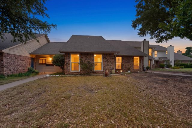 23 Gittiban Place, Pantego, TX 76013