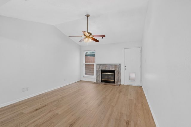 23 Gittiban Place, Pantego, TX 76013