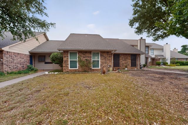 23 Gittiban Place, Pantego, TX 76013