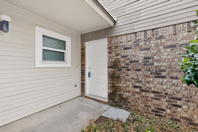 23 Gittiban Place, Pantego, TX 76013