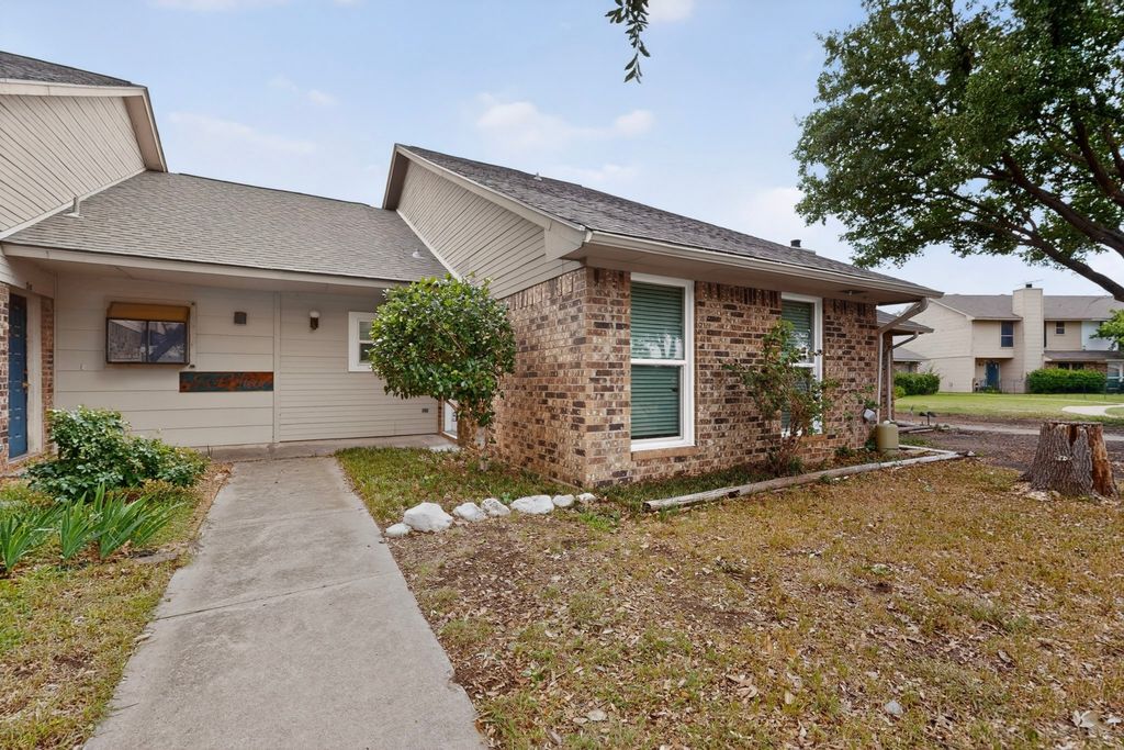 23 Gittiban Place, Pantego, TX 76013