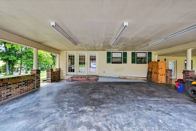 1802 Dunroamin Ln, Fayetteville, TN 37334