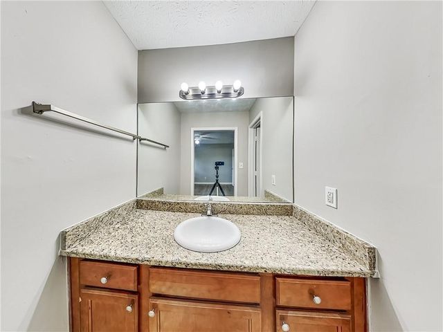 541 Charleston Lane, Lawrenceville, GA 30046