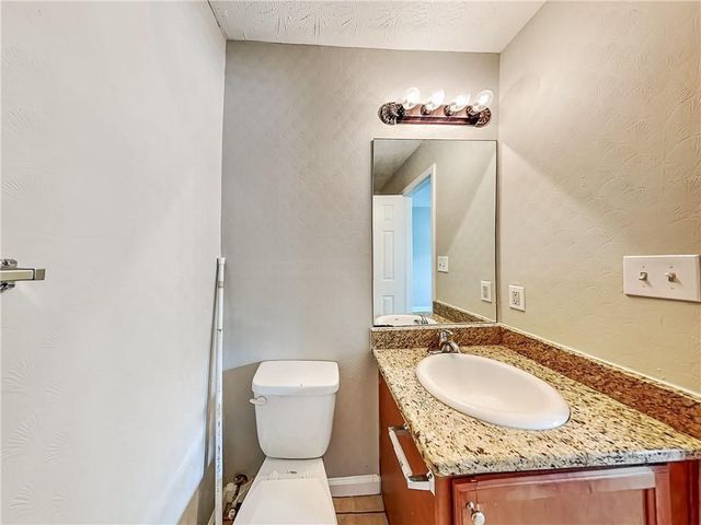 541 Charleston Lane, Lawrenceville, GA 30046