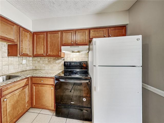 541 Charleston Lane, Lawrenceville, GA 30046