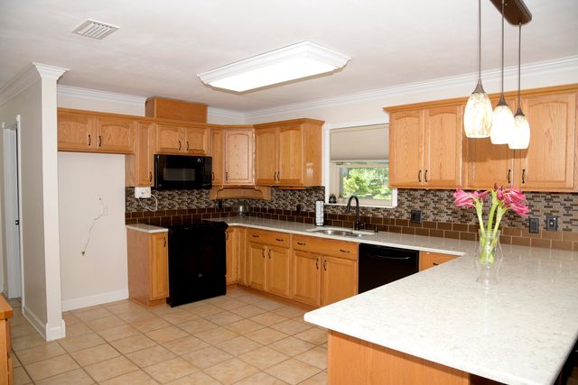 218 Howard Street, Niceville, FL 32578