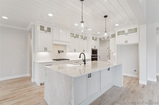 6322 N Wildwood Lane, Owasso, OK 74055