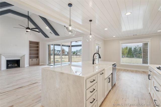 6322 N Wildwood Lane, Owasso, OK 74055