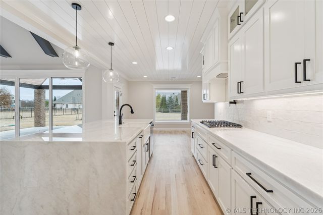 6322 N Wildwood Lane, Owasso, OK 74055