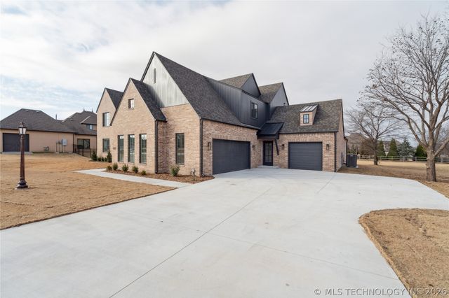 6322 N Wildwood Lane, Owasso, OK 74055