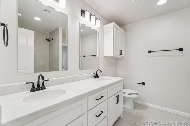 6322 N Wildwood Lane, Owasso, OK 74055