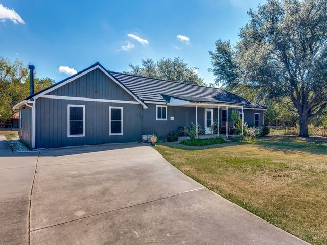 565 Lovie Thomas Lane, Burleson, TX 76028