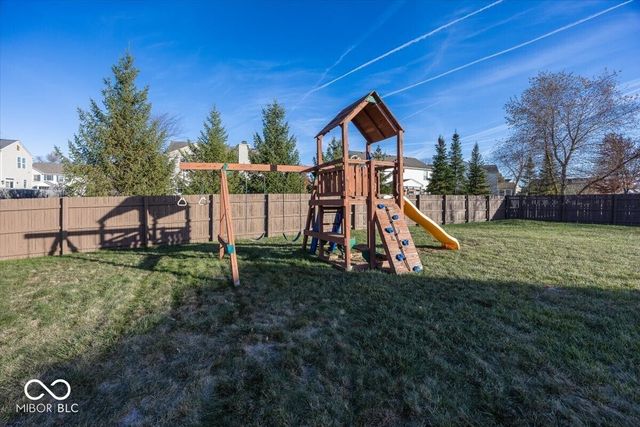 9333 N Bayhill Circle, Mccordsville, IN 46055