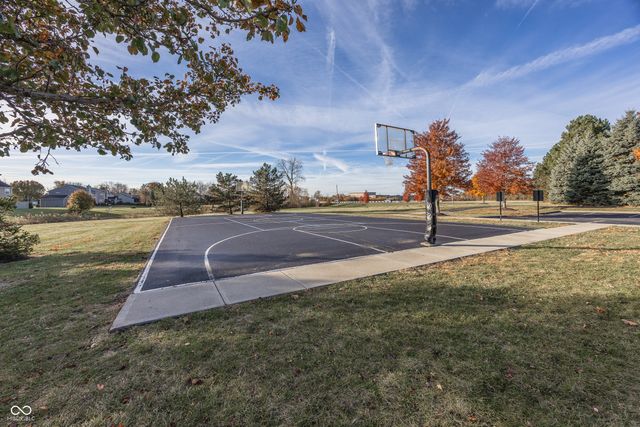 9333 N Bayhill Circle, Mccordsville, IN 46055