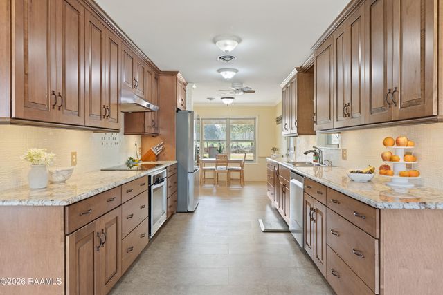 204 Smith Reed Road, Lafayette, LA 70507