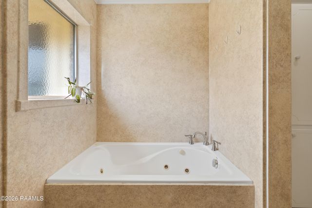 204 Smith Reed Road, Lafayette, LA 70507