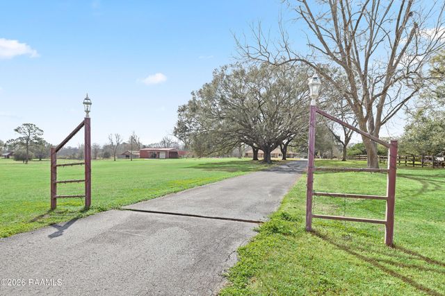 204 Smith Reed Road, Lafayette, LA 70507