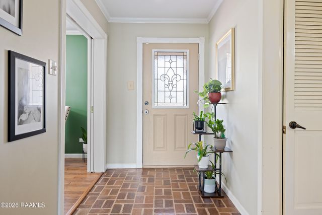 204 Smith Reed Road, Lafayette, LA 70507