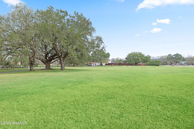 204 Smith Reed Road, Lafayette, LA 70507