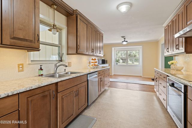 204 Smith Reed Road, Lafayette, LA 70507