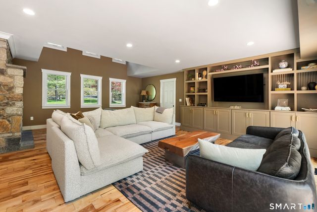 9 Maplewood Road, Ridgefield, CT 06877
