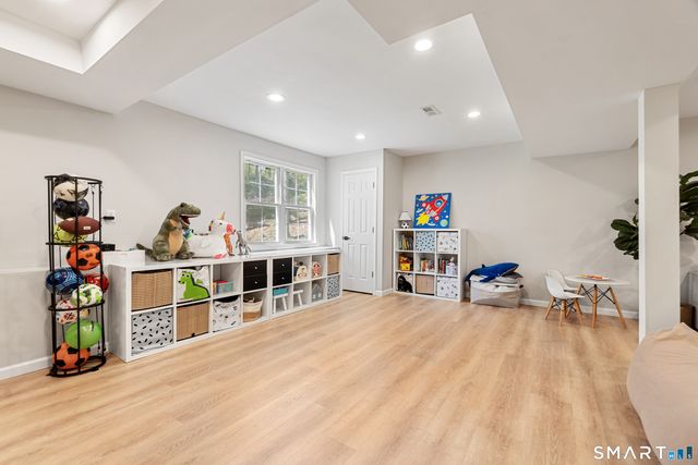 9 Maplewood Road, Ridgefield, CT 06877