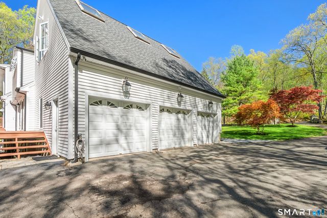 9 Maplewood Road, Ridgefield, CT 06877