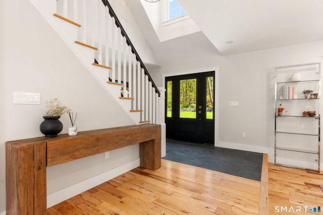 9 Maplewood Road, Ridgefield, CT 06877
