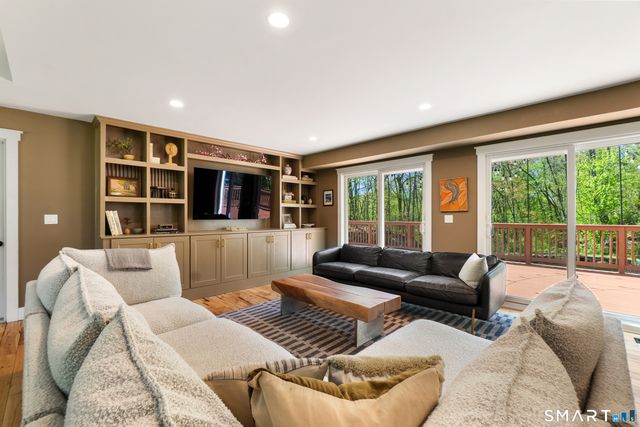 9 Maplewood Road, Ridgefield, CT 06877