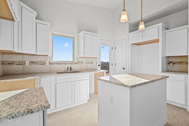556 Paseo Dulce Avenue, Horizon City, TX 79928