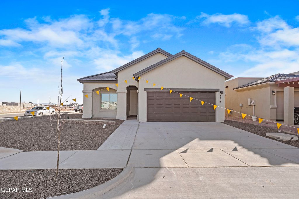 556 Paseo Dulce Avenue, Horizon City, TX 79928