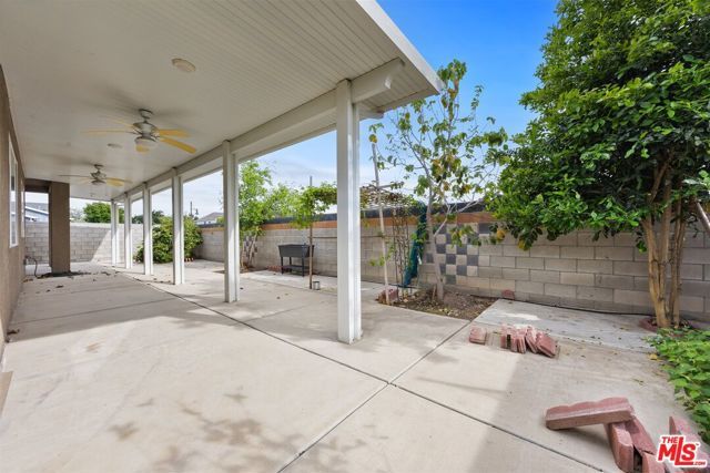 9223 Manor Glen Lane, Shafter, CA 93263