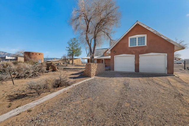 393 Chimaja Road, Corrales, NM 87048