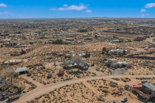 393 Chimaja Road, Corrales, NM 87048