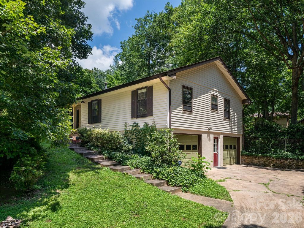 14 Forest Ridge Drive, Arden, NC 28704