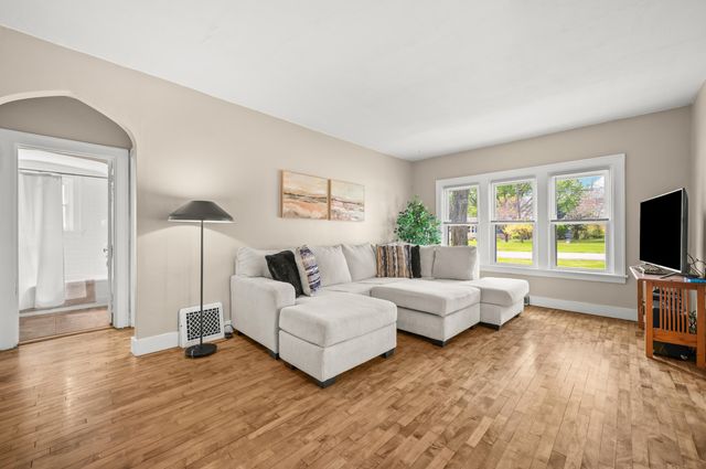 10497 California Road, Lake Charter Twp, MI 49106