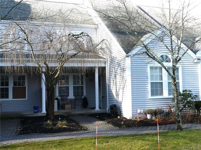210 Sandpiper Court 210, Yorktown Heights, NY 10598