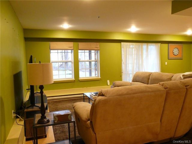 210 Sandpiper Court 210, Yorktown Heights, NY 10598