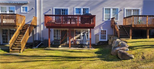 210 Sandpiper Court 210, Yorktown Heights, NY 10598