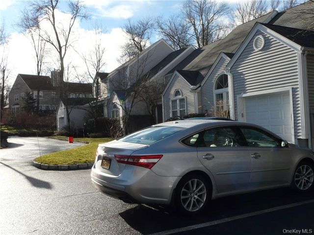 210 Sandpiper Court 210, Yorktown Heights, NY 10598