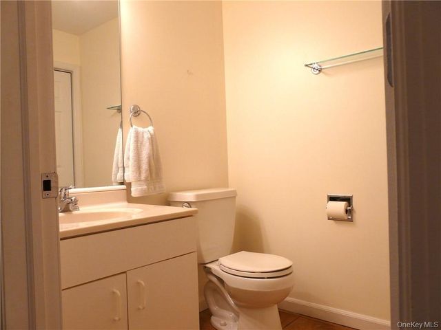 210 Sandpiper Court 210, Yorktown Heights, NY 10598