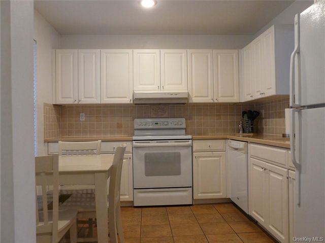 210 Sandpiper Court 210, Yorktown Heights, NY 10598