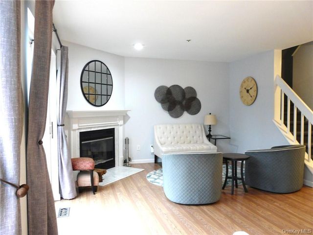 210 Sandpiper Court 210, Yorktown Heights, NY 10598