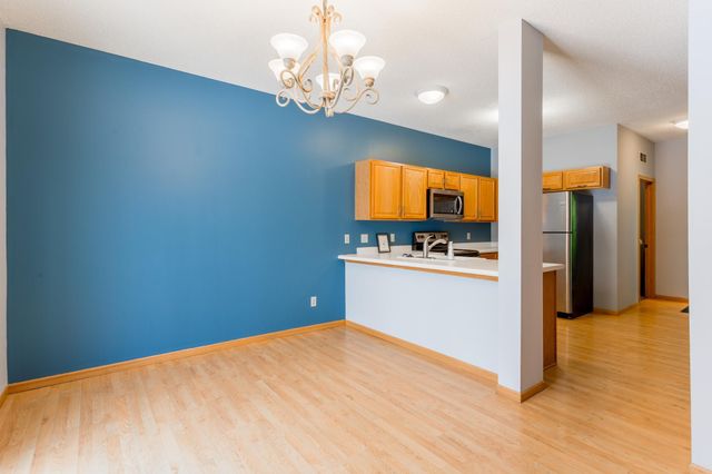 607 Woodduck Drive D, Woodbury, MN 55125