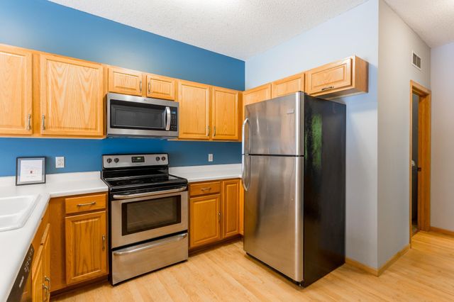 607 Woodduck Drive D, Woodbury, MN 55125