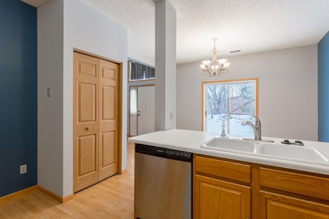 607 Woodduck Drive D, Woodbury, MN 55125