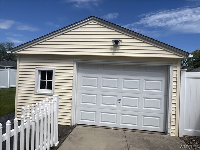 411 78th Street, Niagara Falls, NY 14304