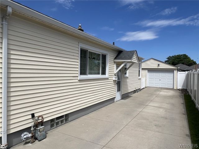 411 78th Street, Niagara Falls, NY 14304